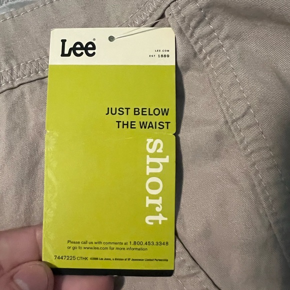 Khaki shorts Lee size 18 new with tags - Picture 4 of 4